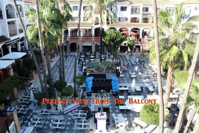 Image de L'appartement parfait sur la place Villamartin avec vue à l'intérieur de la place