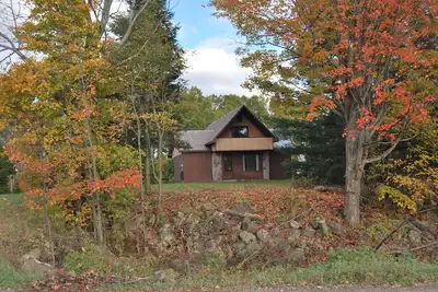 Image de Chalet Lakeview toutes saisons avec foyer en pierre