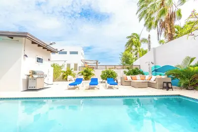 Image de Marque Nouvelle villa avec piscine privée.