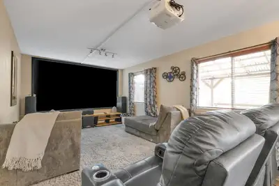 Image de Gym, salle de théâtre, HotTub, sauna, four à pizza en plein air, grillades, promenade jusqu'au vieux moulin