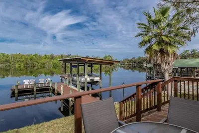 Image de Fisherman’s Paradise located on the St Johns River, minutes away from the beach