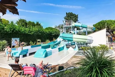 Image de Homeflower Premium 31m2 - 3 Schlafzimmer + halb überdachte Terrasse + Geschirrspüler + Tv 6 Personen