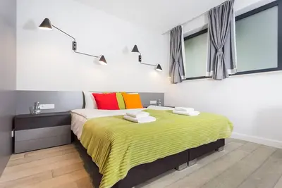 Image de Appartement de 2 chambres près de la place du marché