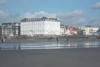 Image de Appartement \"un pied dans l'eau\" dans la résidence\" Le Grand Hôtel\" à Wimereux