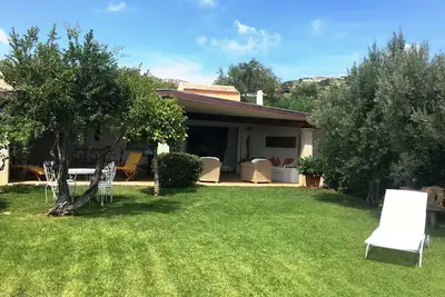 Maison vue mer avec jardin et piscine sur la splendide colline de Cala di Volpe