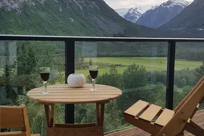 Image de Appartement neuf avec une belle vue sur le Glacier