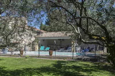 Image de Mas provençal avec piscine