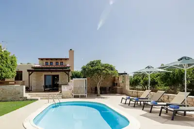 Image de Cozy Villa with Private Pool & Seaview only 500m from Beach