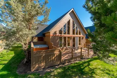 Image de Spa et terrasse privés de Forest Ridge, escapade ensoleillée de la famille Eagle Crest!
