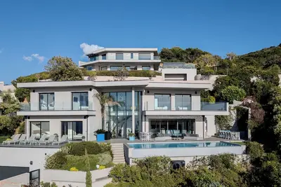 Image de Villa neuve haut de gamme, piscine chauffée et vue mer panoramique
