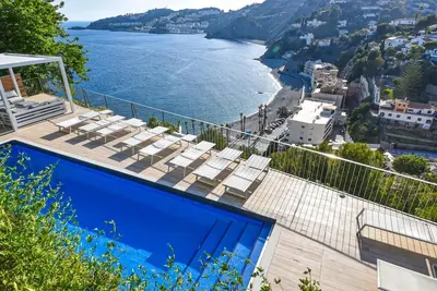 Image de Belle villa moderne avec piscine privée chauffée