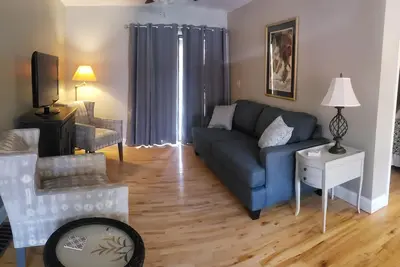 Image de Maison 2br / 2ba près d'Asheville, Hendersonville, à quelques minutes de l'aéroport et de l'Ag Cntr