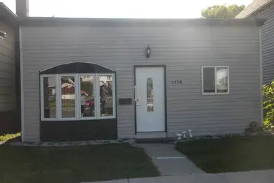 Image de Maison de vacances Thunder Bay 2 Bedroom House Sleeps 4 Near Airport, Bus, Cafes, Bars