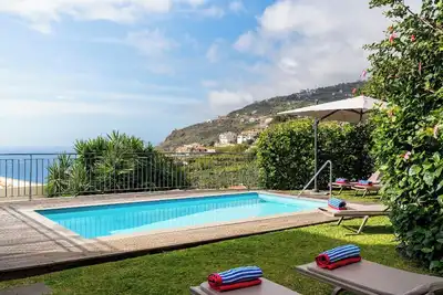 Contemporary villa in Calheta | Amaro Sunset