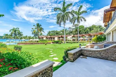 Image de The Palms Mansion: 4-Bed 6 Bath Bath Beachfront Vacation Rental in Playa Flamingo