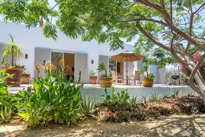 Image de Moderne Guest House à la plage:)