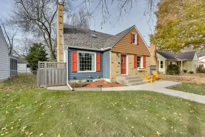 Image de Nouveau! Bungalow Moderne avec Game Rm - Bike Mpls Parkway