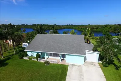 Lakehouse avec couchers de soleil à un mile de Indian River Lagoon