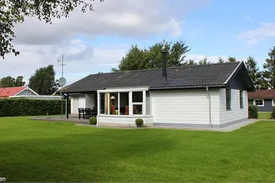 Image de Maison de vacances soignée pour les familles, avec de nombreux équipements, WiFi et four