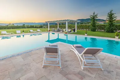 Image de Luxury modern villa with A/C, pool, Jacuzzi, Sauna and Turkish bath near Lucca