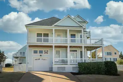 Image de Souvenirs: nouvelles terrasses ensoleillées, piscine privée d'eau salée, véranda grillagée