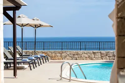 Image de Comfy Villa - Private Pool with Seaview - 500m by the sea