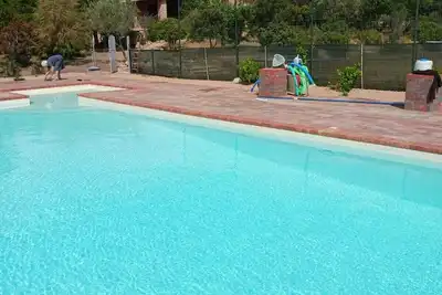 Image de Villa avec jardin et court de tennis