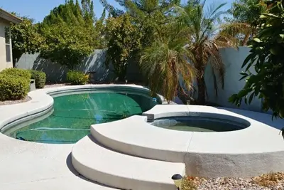 Image de Belle maison de 4 chambres avec piscine chauffée et spa