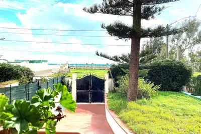 Image de Maison de vacances en bord de mer Sally à 20 mètres. de la plage - Wi. Fi