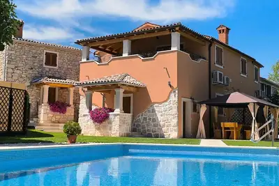 Image de Charming villa with private pool and children's playground ideal for family vacations