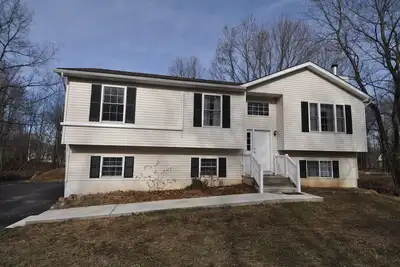 Image de Escapade parfaite dans les Poconos! (Maison # 4) HotTub! ! Salle de jeux! ! Wifi! !