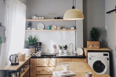 Image de en fait non. 2 - À quelques pas de l'animation de Bui Vien Str.