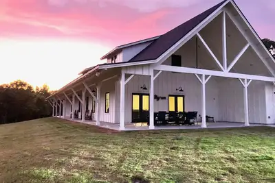 Image de Game Day / Large Group Rental sur une magnifique propriété de 30 acres. 7. 5 miles de Tamu