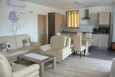 Image de Appartement dans Cres avec Balcon, Climatisation, Wifi, Machine à laver (4496-1)
