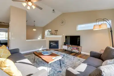 Image de Nouveau! Hébergement Anchorage Abode Près de Jewel Lake