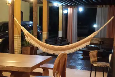 Image de Salmo 27 maison c piscine près des chutes d'eau des rivières et des montagnes