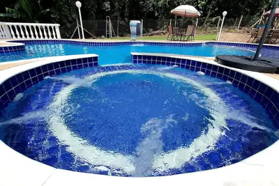 Image de Site D'Ubatuba Avec Piscine Et Lac De PÊCHE