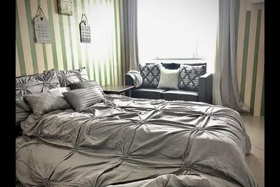 Image de Notre magnifique appartement dispose d'une magnifique piscine extérieure et d'un beau jardin!