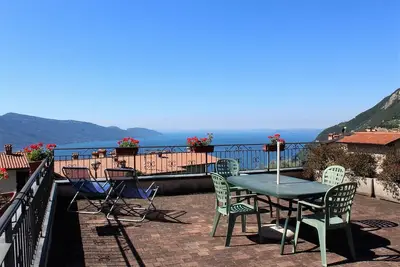 Image de Stella: with huge lake view balcony