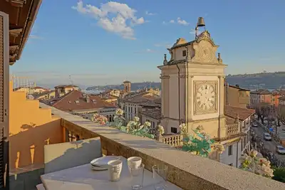 Image de L'Orologio with lakeview balcony in centre of Salò