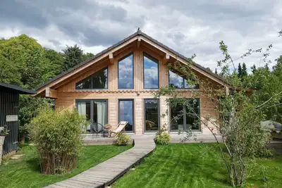 Image de Gemütliches Blockhaus mit Seeblick und Garten im Grünen am Badesee
