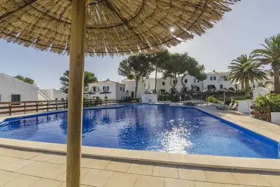 Image de Appartement avec piscine, wiffi, climatisation, lave-vaisselle