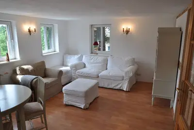 Image de Historique: Au pied de la pente de l'Elbe, non loin de la merveille bleue, directement sur la piste cyclable de l'Elbe.