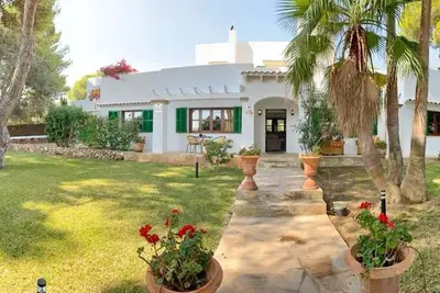 Image de Magnifique villa de 4 chambres avec piscine privée dans le centre de Cala D'Or à 5 minutes à pied de la plage