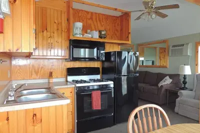 Image de Chalet confortable avec 2 chambres et vue sur l'eau # 6