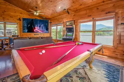Image de Salle de jeux, bain à remous, 3 chambres, cheminée, 12 couchages