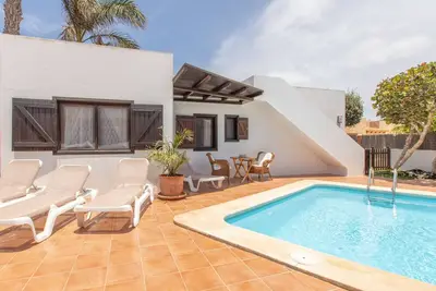Top Villa avec jardin, terrasse vue mer, piscine privée chauffée proche plage, Wifi