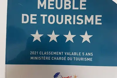 Image de maison entièrement rénovée centre village - jardin clos