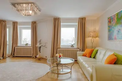 Image de Spacieux appartement de quatre chambres sur deux niveaux avec vue sur la rivière
