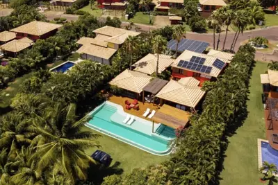 Image de Spectaculaire manoir de luxe en bord de mer.